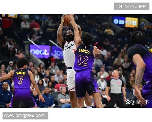 季后赛激战勇士对决快船精彩直播全程回顾与分析